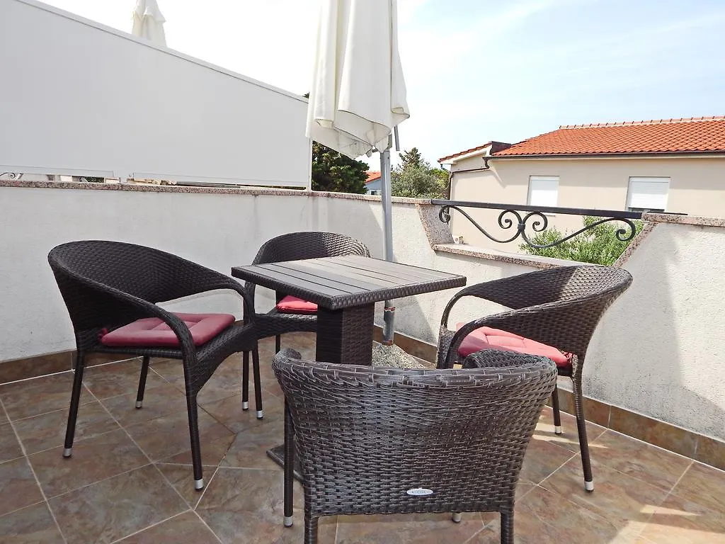 Apartments Fumic Mandre 0*,